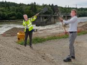 Spatenstich zur Sanierung des Großhesseloher Wehrs