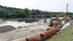 Spatenstich zur Sanierung des Großhesseloher Wehrs