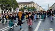d180923-103514-500-100-wiesn_trachtenumzug