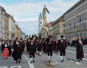 d180923-122155-300-100-wiesn_trachtenumzug