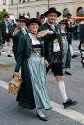 d180923-122807-200-100-wiesn_trachtenumzug