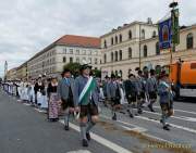 d180923-123503-200-100-wiesn_trachtenumzug