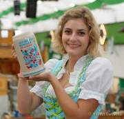 d190829-115333-200-100-vorstellung_des_offiziellen_wiesn-masskrugs