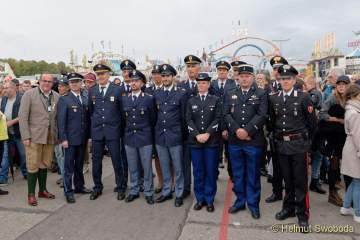 Wiesn - Vorstellung italienische und franzoesische Polizisten 2022