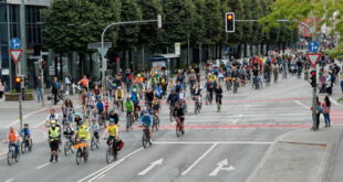 Große Altstadt-Radlring-Demo des Radentscheids mit 4.000 Teilnehmer:innen