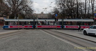 Startsignal für die Aktions-Tram zum Equal Pay Day 2022