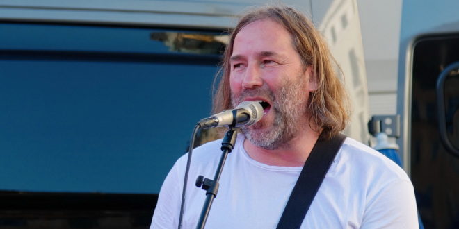 Roland_Hefter mit Band auf Wittelsbacherplatz