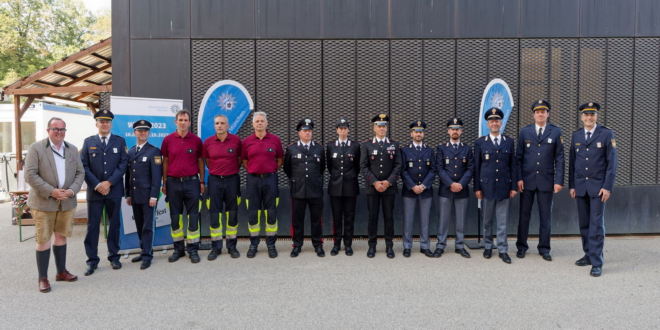 Wiesn 2023 Vorstellung italienische_Polizisten und Berufsfeuerwehrleute