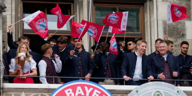 FC Bayern feiert seine 35. Deutsche Meisterschaft auf dem Marienplatz
